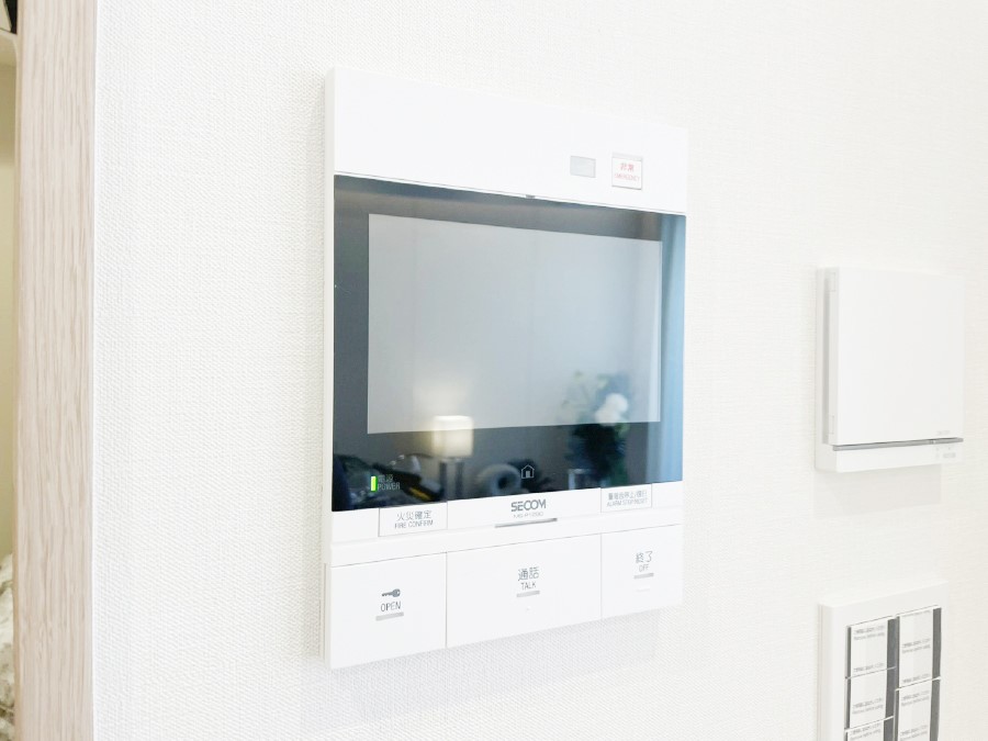 ���̑����� TV���j�^�[�t�C���^�[�t�H�����t���Ă��ăZ�L�����e�B�[��  