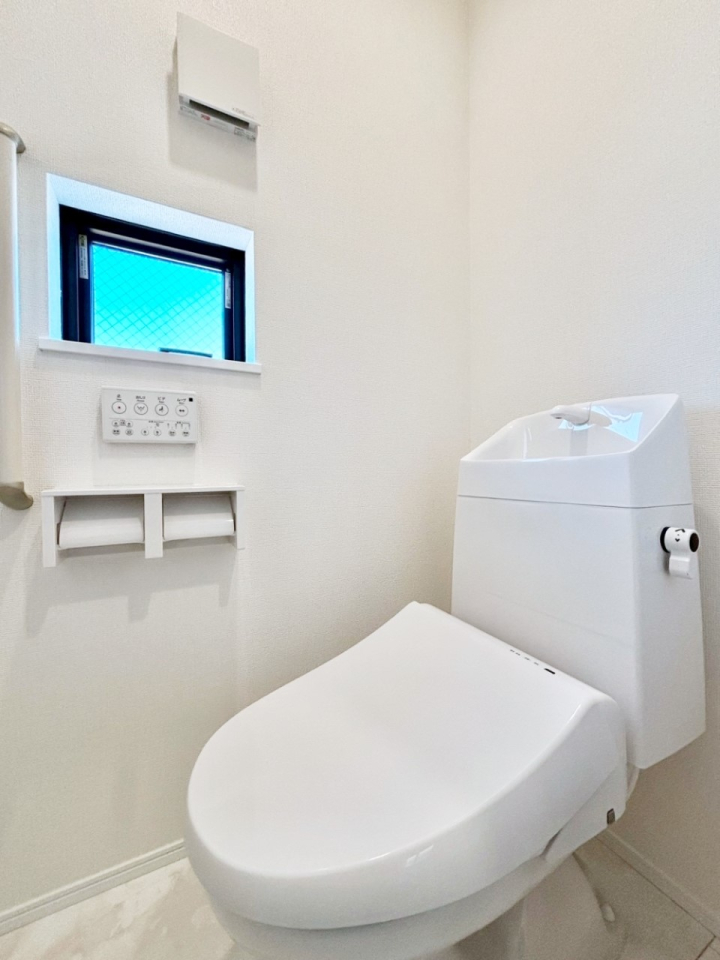 �g�C�� �g�C���͈��S�̂Q�ӏ��I���̃o�^�o�^������S�ł��B 