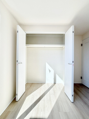 ���[ �m���̃N���[�[�b�g�B���s��������̂Ō���̈ߗނ�����������܂�܂��B