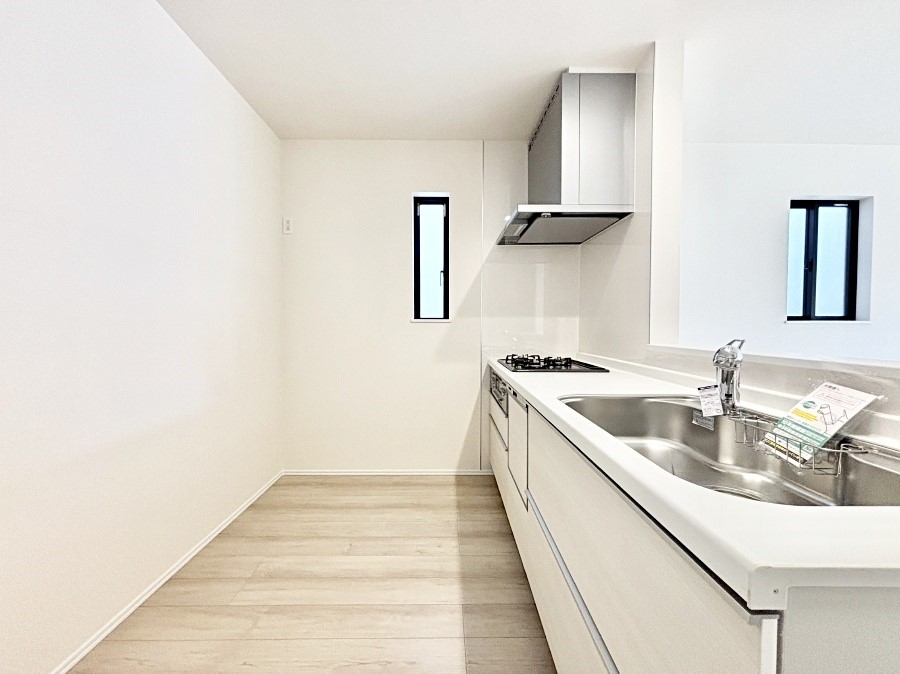 �L�b�`�� �u�₩�ȕ����ʂ蔲����L�b�`���B��������̂Ŗ��邭���C�ɂ��𗧂��܂��B