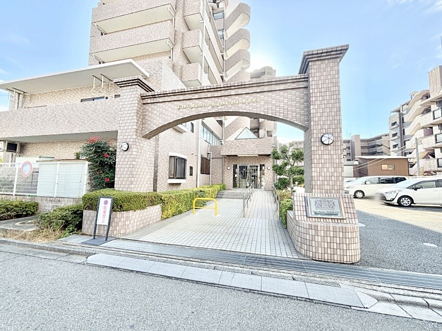 �G���g�����X �O�� �Y��ȃG���g�����X�́A���Z�҂�D�����}������Ă���܂�