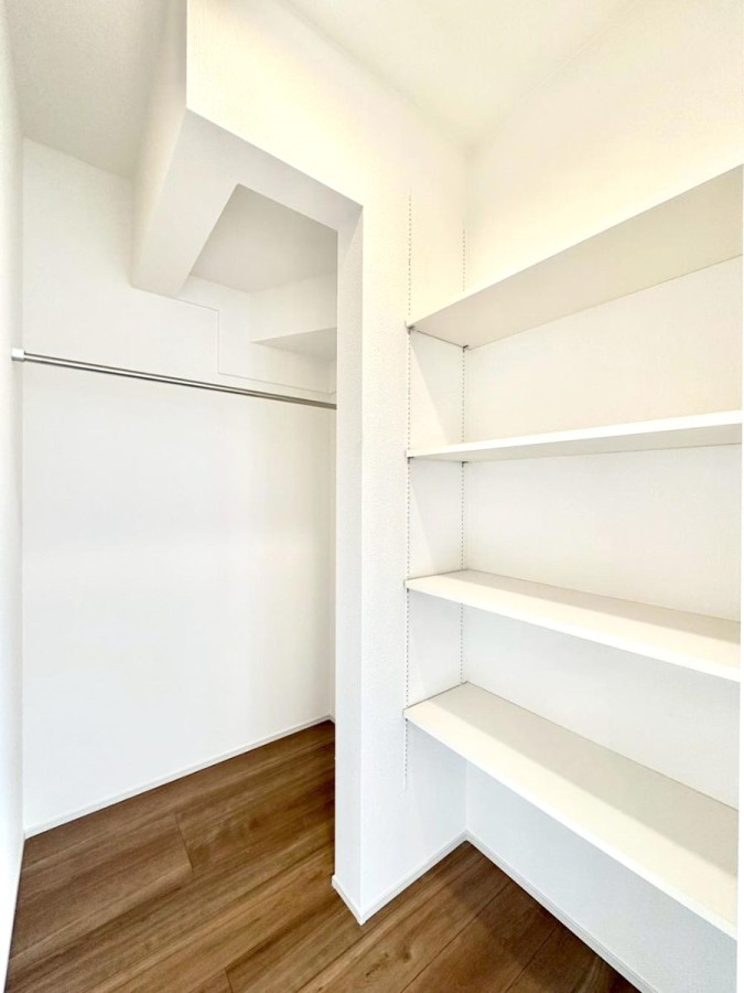 ���̑����� ���r���O���[�B�����Ɏ��[������ƕ����W�܂�LDK���X�b�L���Еt�������ł��ˁB  