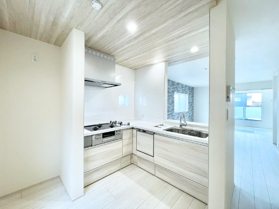 �L�b�`�� �������������I�ɁA�y�����I�V�X�e���L�b�`��