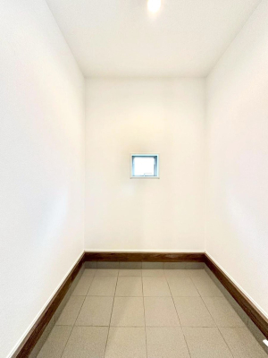 ���[ �V���[�Y�C���N���[�N�t���I�J���x�r�[�J�[���u���܂��B 