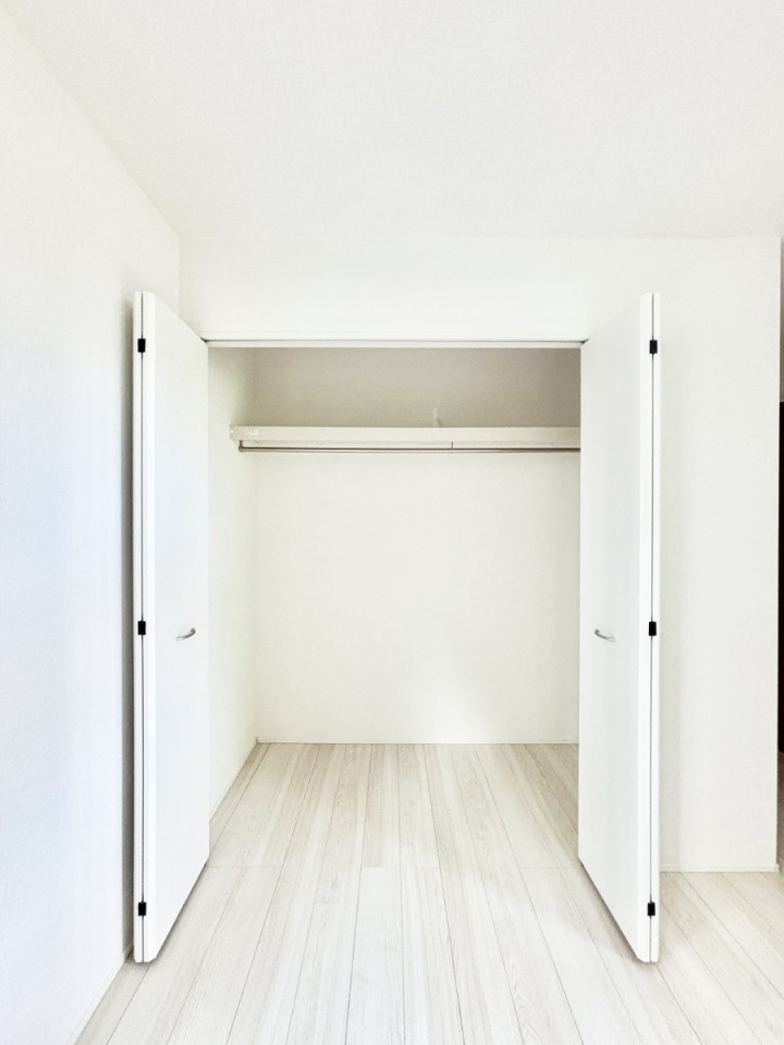 ���[ �m���̃N���[�[�b�g�B���s��������̂Ō���̈ߗނ�����������܂�܂��B