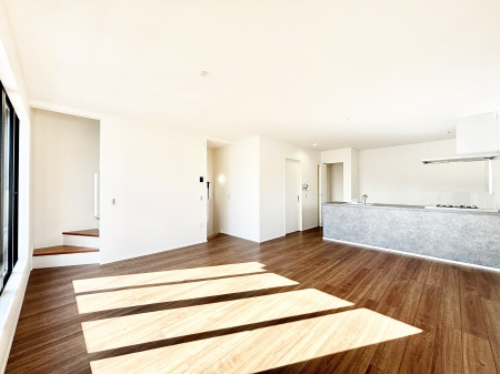 ���r���O �i�`�������e�C�X�g�̗D�����_�炩���F�g���̃t���[�����O���f�G�ȃ��r���O�ł���