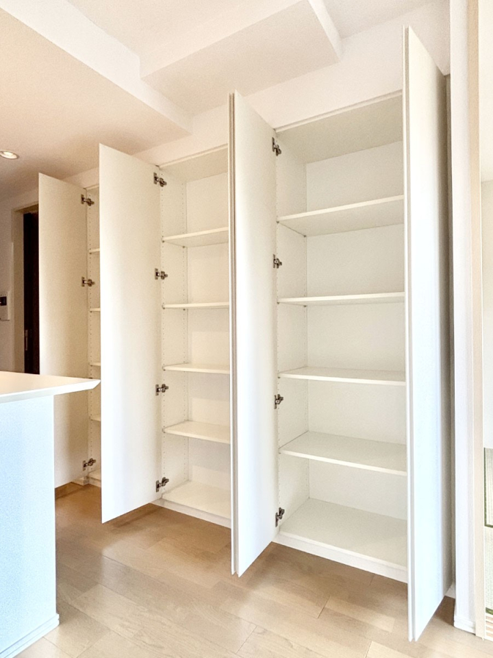 ̑ rO[BɎ[ƕW܂LDKXbLЕtłˁB  