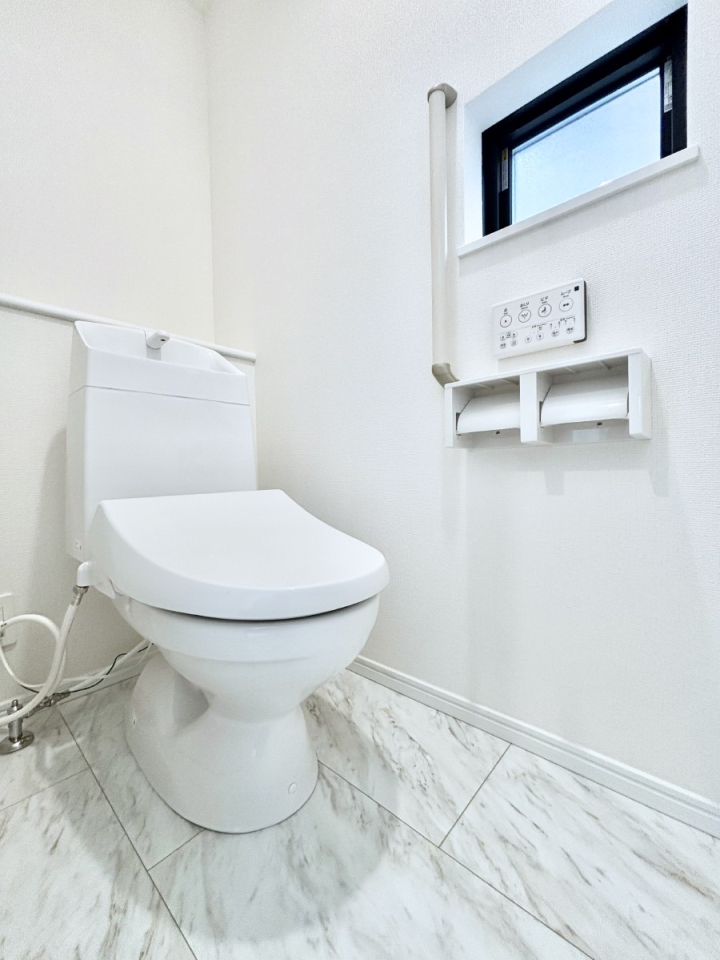 �g�C�� �g�C����1�K��2�K���ꂼ��ɔz�u����Ă��ĂƂĂ��֗��ł��B 