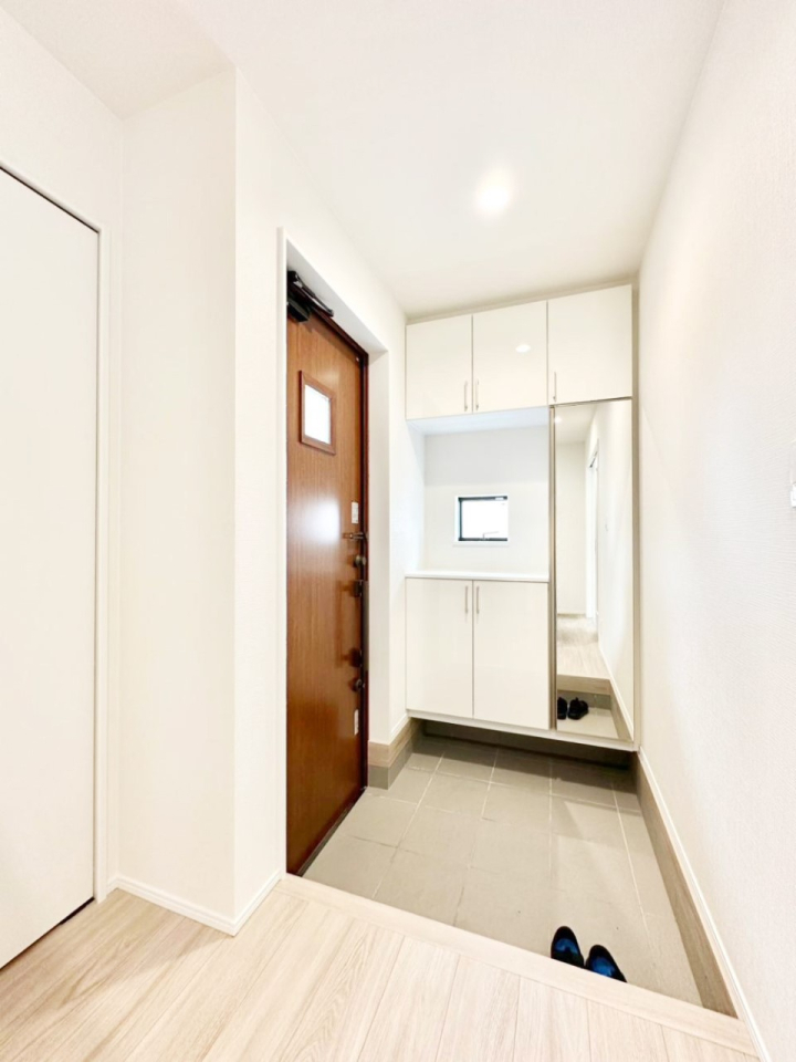 ���� ���ʔ��͂��Ƒ��̎ʐ^��G�߂̃C���e���A�ŏ���I�Ƃ��ĉ��o�ł��܂�