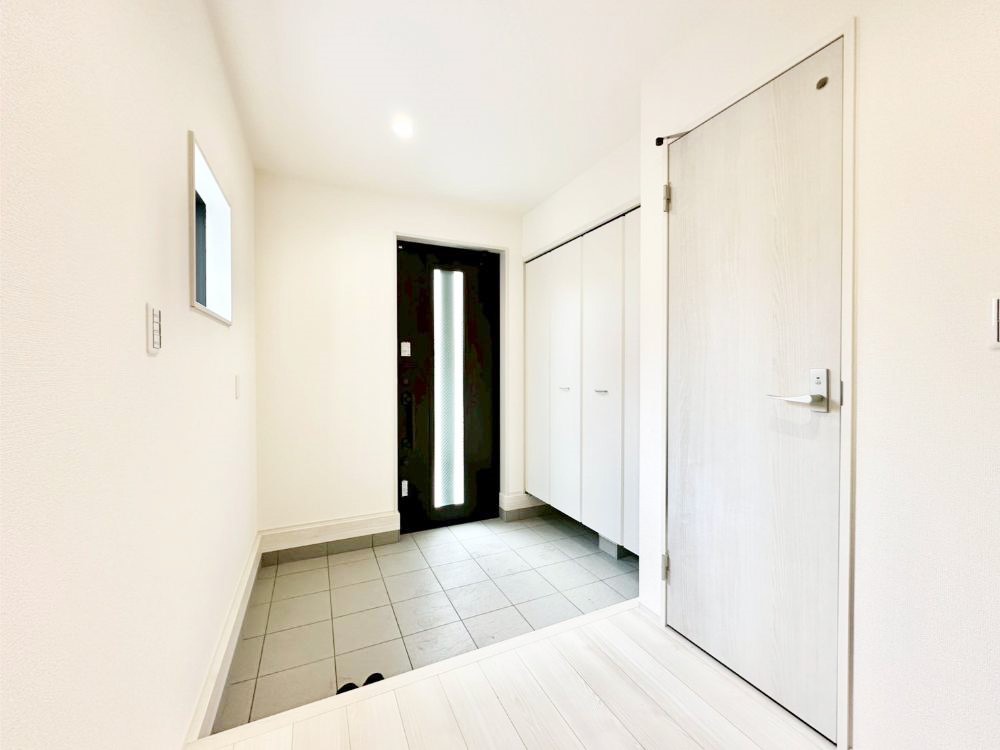 ���� �K���X�X���b�g�̓��������փh�A�������Ɍ���͂��Ă���܂�