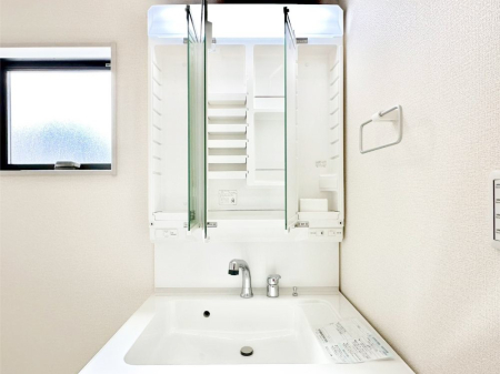 ���̑����� �O�ʋ��̗��ɁA���ϕi��q���p�i�Ȃǂ����[�\�B���ʑ����������ƕۂ��܂��I