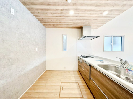 �L�b�`�� �������������I�ɁA�y�����I�V�X�e���L�b�`��