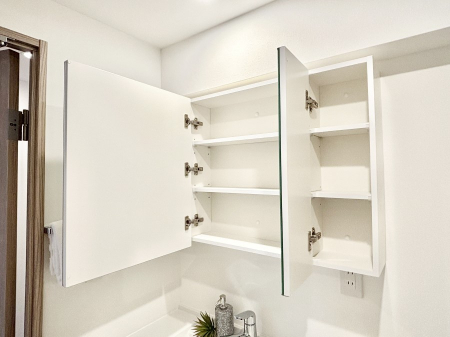 ���̑����� �O�ʋ��̗��ɁA���ϕi��q���p�i�Ȃǂ����[�\�B���ʑ����������ƕۂ��܂��I