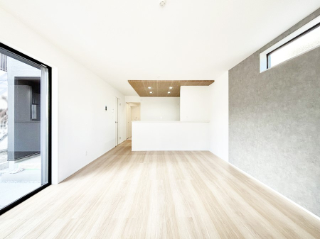 ���r���O ���R������荞�܂�A�Ƒ��c���̏ꏊ�𖾂邭���o