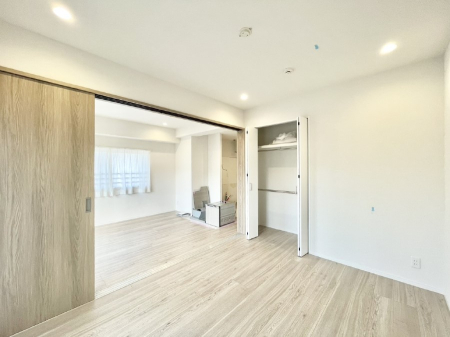 �q������ ���r���O�ɗאڂ����m���B�����˂��J������ƃ��r���O�ƌq����e���̋�Ԃɕϐg�I