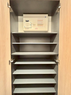 ���̑����� �����Ղ���[�ł���V���[�Y�{�b�N�X�ŉƑ��S���̌C���A���ւ�������B  