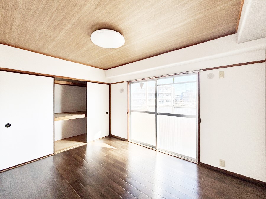 ���̑����� �o���R�j�[���J�������v���X���Ă����m��