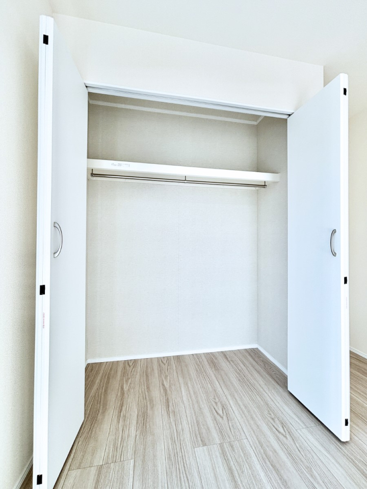 ���[ �m���̃N���[�[�b�g�B���s��������̂Ō���̈ߗނ�����������܂�܂��B