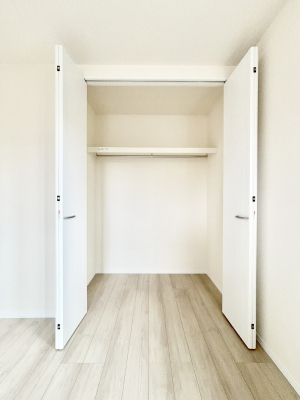 ���[ �m���̃N���[�[�b�g�B���s��������̂Ō���̈ߗނ�����������܂�܂��B