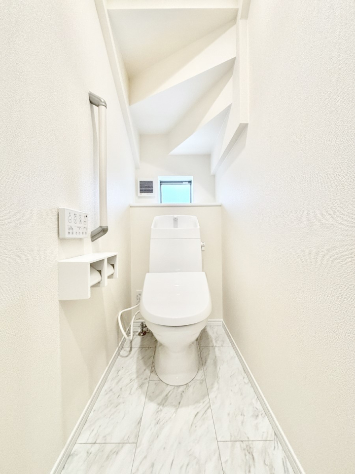 �g�C�� �g�C���͈��S�̂Q�ӏ��I���̃o�^�o�^������S�ł��B 