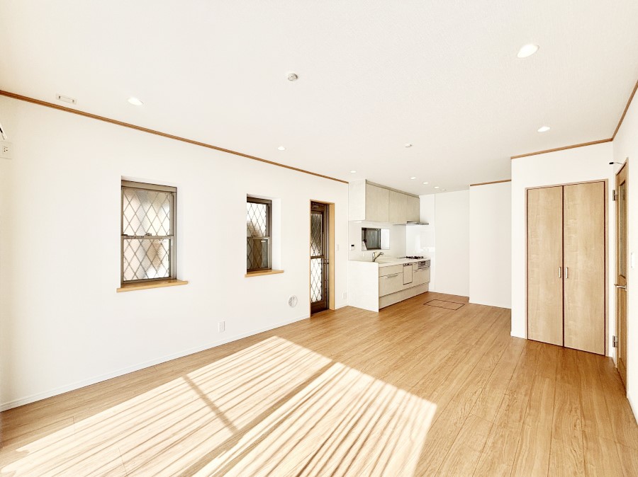 ���r���O ���Ƒ��̓��₩�Șb�����ŕ�܂�閾�邢���r���O