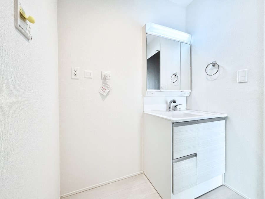 ���̑� ����������z���C�g�J���[����Ƃ��������h���[�X�y�[�X