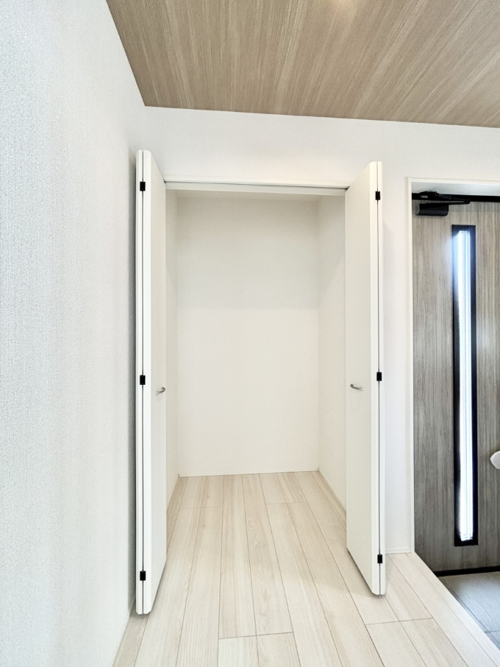 ���[ 1�K�L�����[�ɂ͑|���p�i����p�i�̃X�g�b�N�Ȃǂ����[�ł��܂��B