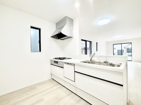 �L�b�`�� �u�₩�ȕ����ʂ蔲����L�b�`���B��������̂Ŗ��邭���C�ɂ��𗧂��܂��B