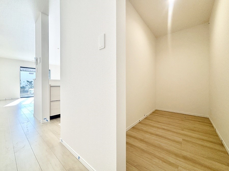 ���[ �L�b�`���ɂ̓p���g���[�I�H�ނ̃X�g�b�N�͂������A���p�i�̎��[�Ȃǎg�����͂��낢��I