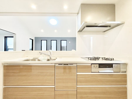 �L�b�`�� �������������I�ɁA�y�����I�V�X�e���L�b�`��