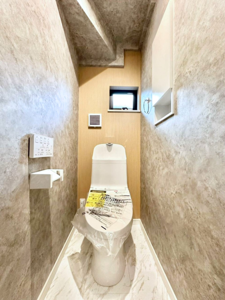 �g�C�� �g�C����1�K��2�K���ꂼ��ɔz�u����Ă��ĂƂĂ��֗��ł��B 