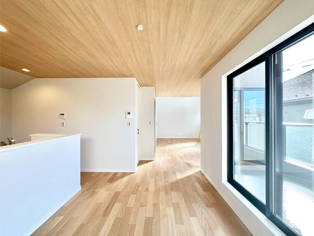 ���r���O �Z�ޕ��̌��������o�����A�C���e���A���l����̂��y���݂ȃ��r���O�ł��I 