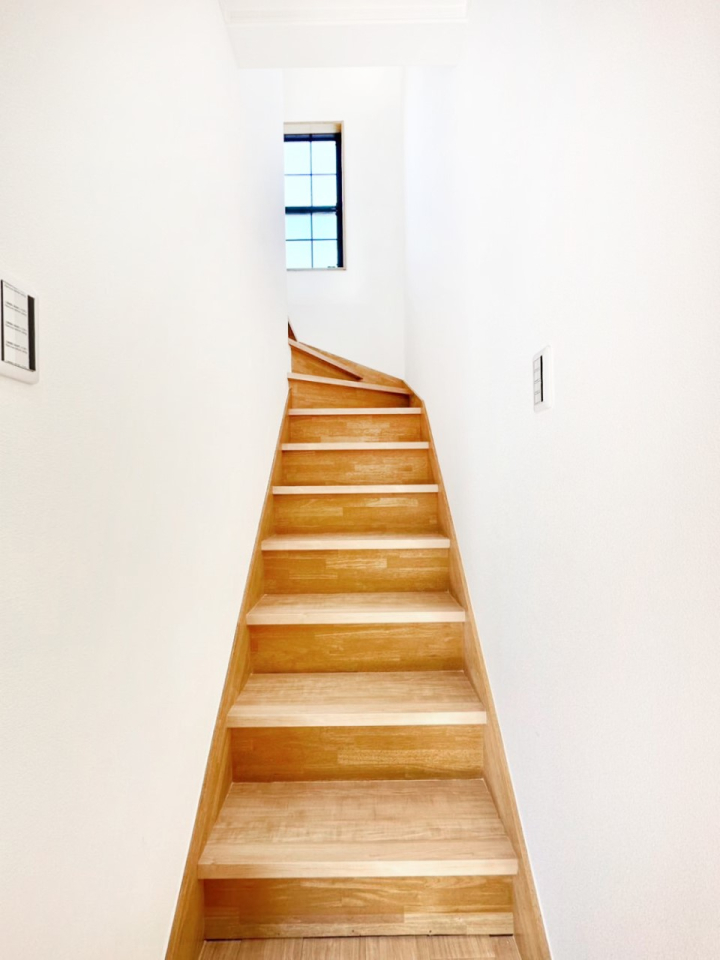 ���̑� �������閾�邢�K�i�B��艺��̈��S�����m�ۂ���܂��B