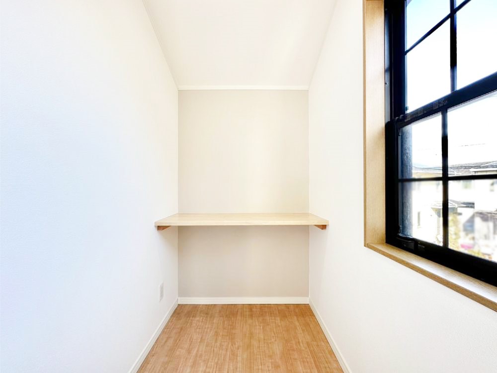 ���̑� ���q���܂̊w�K�X�y�[�X��p�p�}�}�̃e�����[�N�X�y�[�X�Ɋ��p�ł���J�E���^�[�t���B