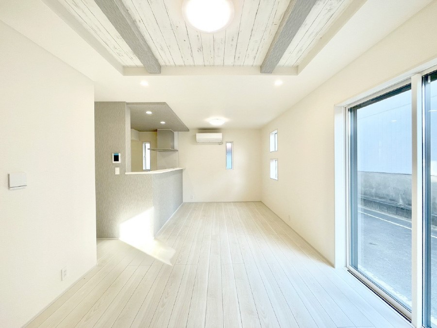 ���r���O ���Ƒ��̓��₩�Șb�����ŕ�܂�閾�邢���r���O 