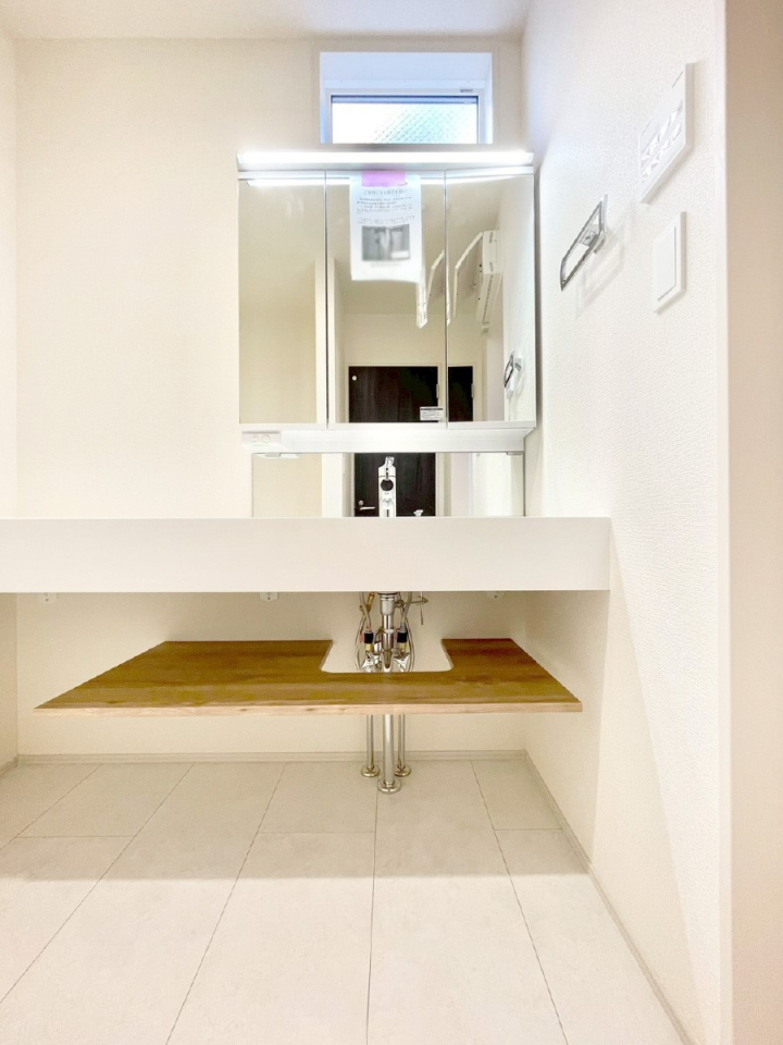 ���ʑ�E���ʏ� ���[�͂Ƌ@�\���ɗD�ꂽ���ʉ��ϑ�  