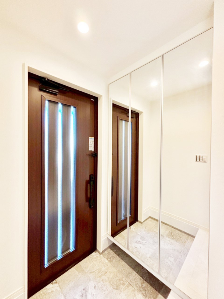 ���� �V��܂ł̃~���[����ԂɍL��������������Ă���܂�  