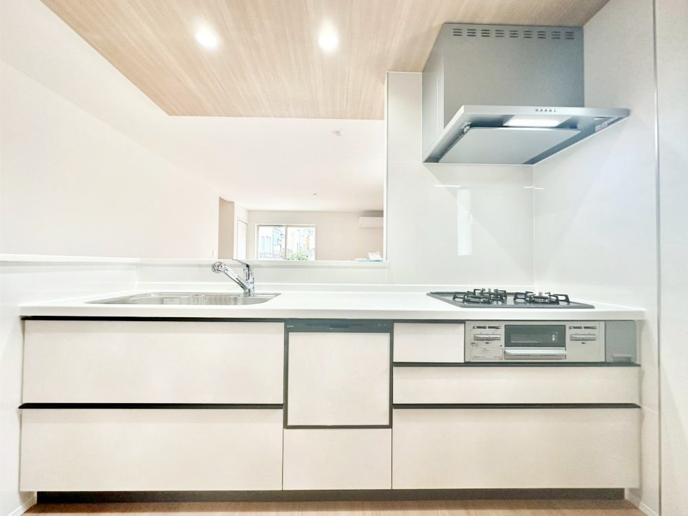 �L�b�`�� ���r���O�ŗV�Ԃ��q�l�������Ȃ��炨�������ł���ΖʃL�b�`��