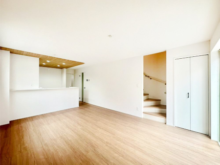 ���̑����� ���r���O�K�i�A������؂ȉƑ��ƃR�~���j�P�[�V�������Ƃ��Ƒ��v���̊Ԏ��