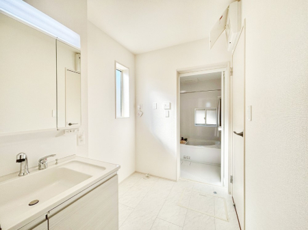 ���ʑ�E���ʏ� �������̂�����K��Ԃł��B�����̐g�x�x���C�����ǂ����g�������܂��B 