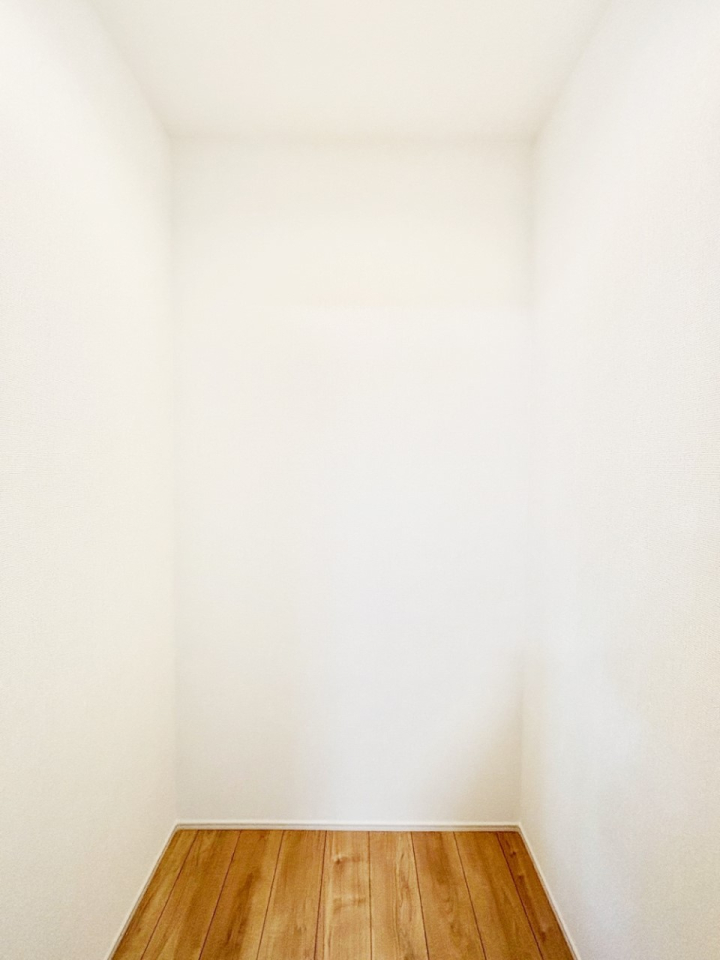 ���[ �L�b�`���ɂ̓p���g���[�I�H�ނ̃X�g�b�N�E���p�i�̎��[�Ȃǎg�����͂��낢��