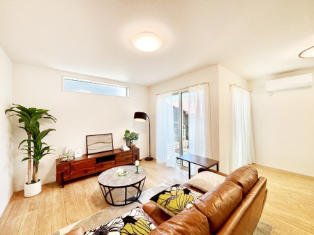 ���̑����� �Ƒ��̏Ί炪���R�Ɛ��܂�Ă���A����ȕ��͋C�̃_�C�j���O�Ɏd�オ���Ă��܂��B