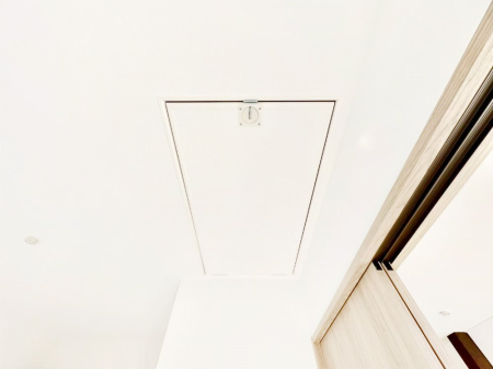 ���[ �G�ߕi���̕i�Ȃǂ��X�b�L�����[�o���鏬�������[�t���ł��B