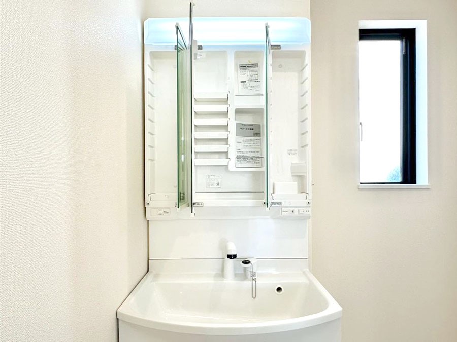 ���̑����� �O�ʋ��̗��ɁA���ϕi��q���p�i�Ȃǂ����[�\�B���ʑ����������ƕۂ��܂��I