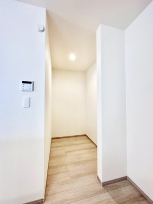 ���[ �L�b�`���ɂ̓p���g���[�I�H�ނ̃X�g�b�N�͂������A���p�i�̎��[�Ȃǎg�����͂��낢��I