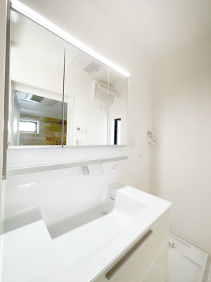 ���̑� ����������z���C�g�J���[����Ƃ��������h���[�X�y�[�X