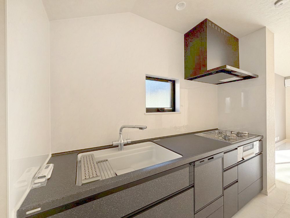 �L�b�`�� �u�₩�ȕ����ʂ蔲����L�b�`���B��������̂Ŗ��邭���C�ɂ��𗧂��܂��B