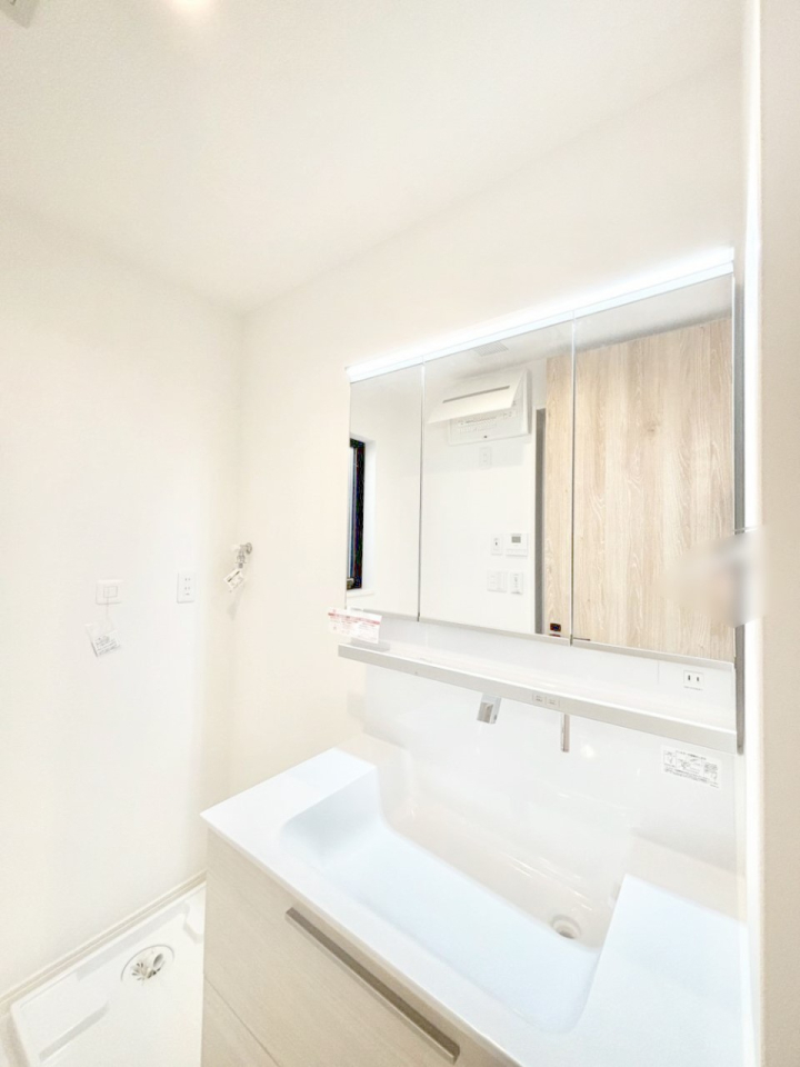 ���̑� ����������z���C�g�J���[����Ƃ��������h���[�X�y�[�X