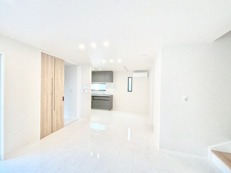 ���̑����� ���K�ȏ��g�[�t���̍L�X���r���O�B�Ƒ������R�ƏW�܂�e���̃X�y�[�X�ɂȂ肻���B