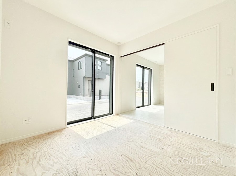 ���̑����� ���r���O�Ɨׂ荇���Ă���a���B�ق��ƈꑧ�ł���a�̋�Ԃ��Y�ꂸ�ɁB 